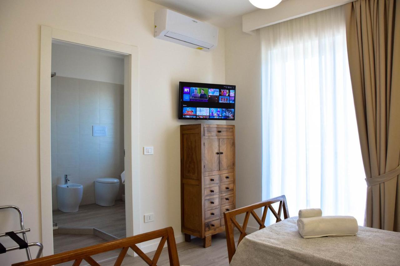 Accomodati B&B Маріна-ді-Джойоза-Йоніка Екстер'єр фото